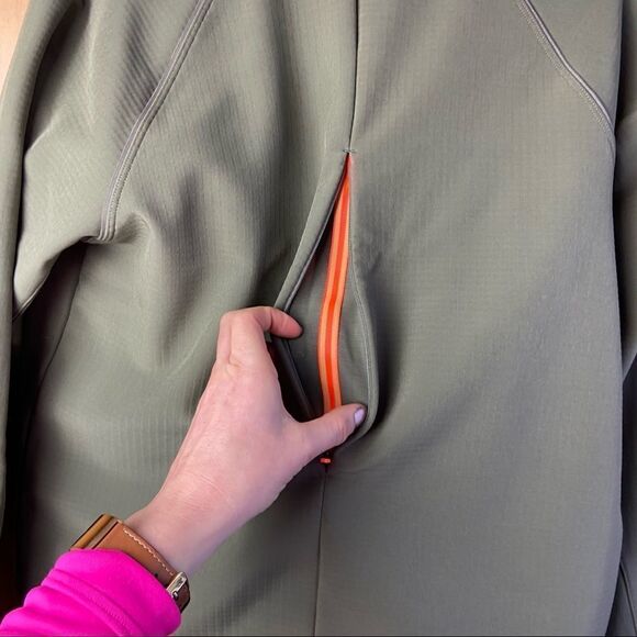 RARE Women's 2021 -  50th NYC Marathon Finishers Jacket - Picture 4 of 15